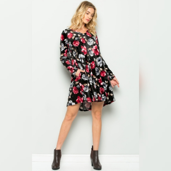 ee:some Dresses & Skirts - ee:some VELVET FLORAL POCKET DRESS size large